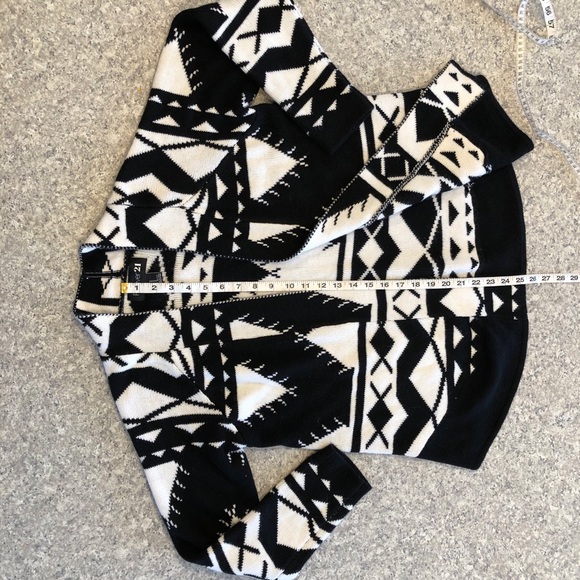 Forever 21 Sweater - Picture 3 of 9